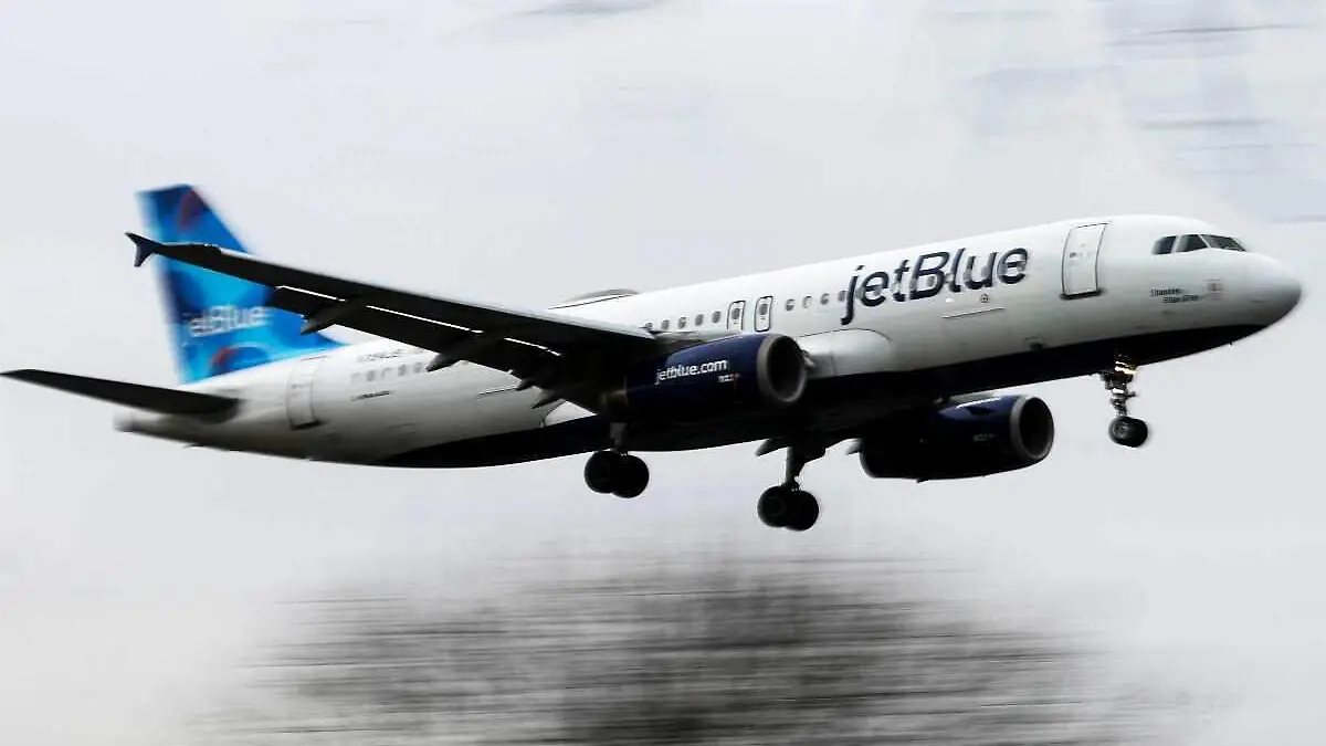 Avion Jetblue en aeropuerto Nueva York